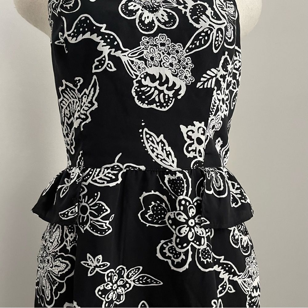 American Eagle Black & White Floral Peplum Dress Size 4 - Picture 4 of 15